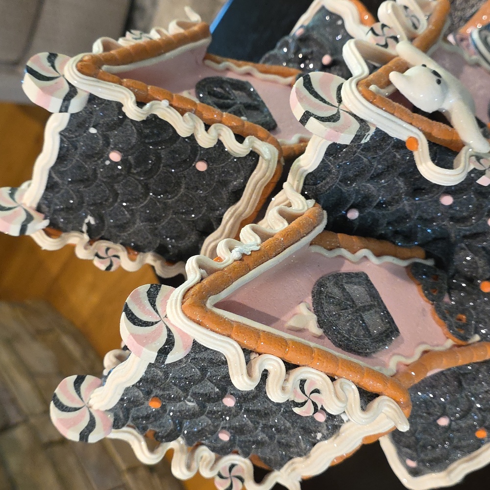 Viral Pink Halloween Gingerbread House Decor-NWT - Picture 7 of 11